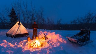 Campement dans la neige